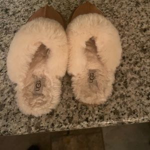 Ugh kids size 13 slippers like new